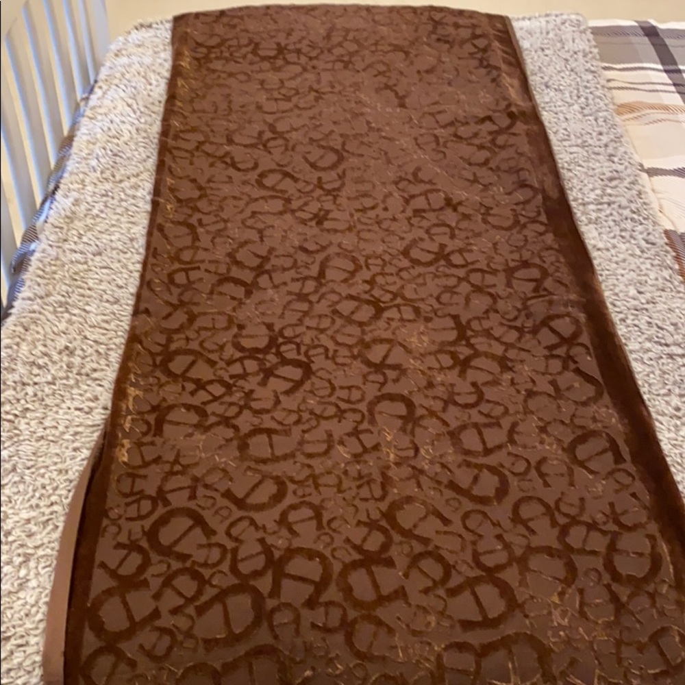 Aigner shawl